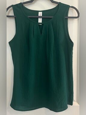 Sleeveless Keyhole Camisole in Deep Green